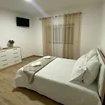Singer's Lounge *
