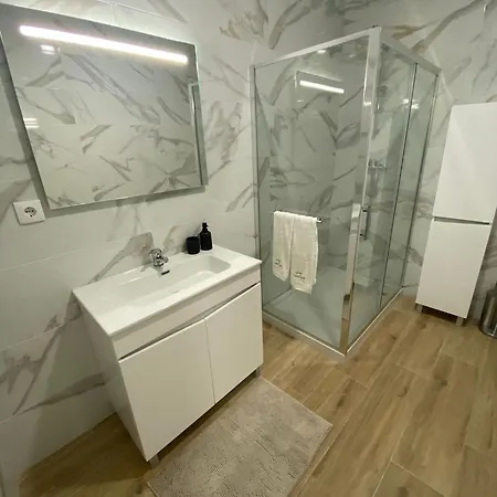 Singer's Lounge Villa