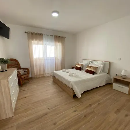 Singer's Lounge