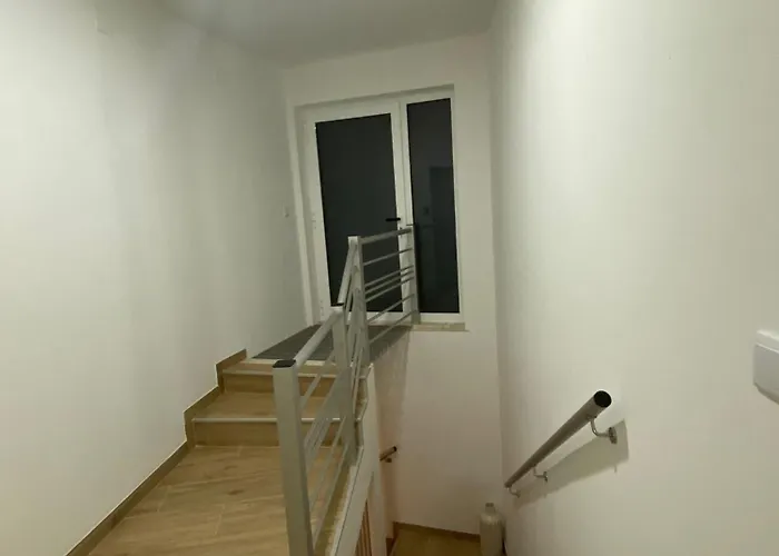 Singer's Lounge فيلة