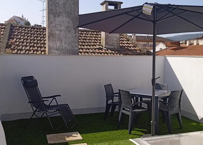 Singer's Lounge *